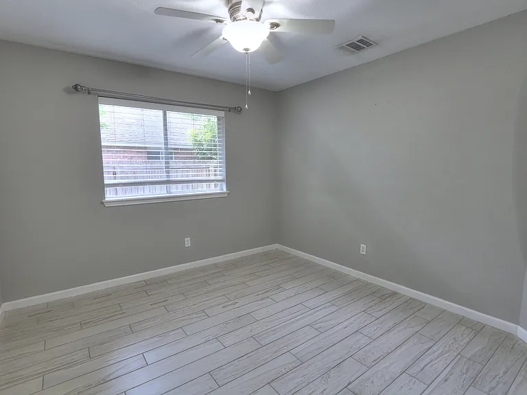 7714 Odessa Dr — Photo 27