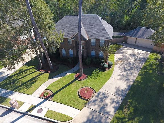 3rd image of 2906 Parkwood Dr
