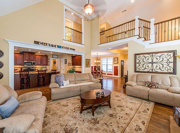 3rd image of 6739 Neville Dr