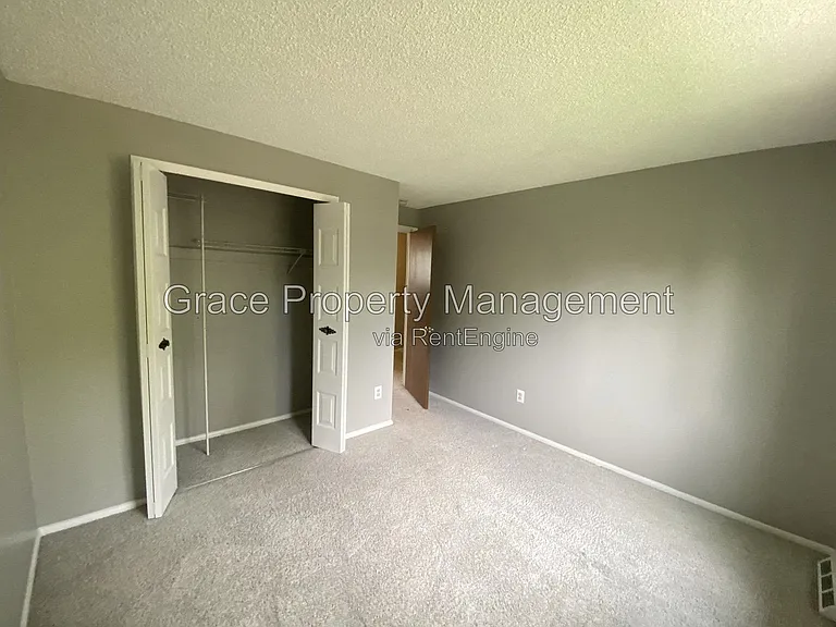 10870 Stuart Cir — Photo 17