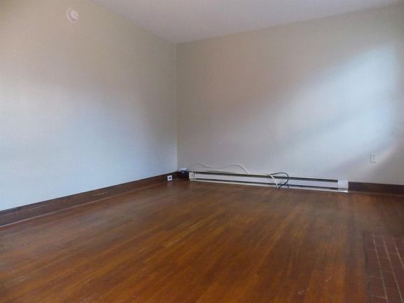 4th image of 106 Ashton Dr