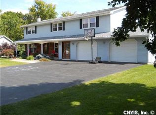 7434 Waxwood Cir, North Syracuse, NY 13212