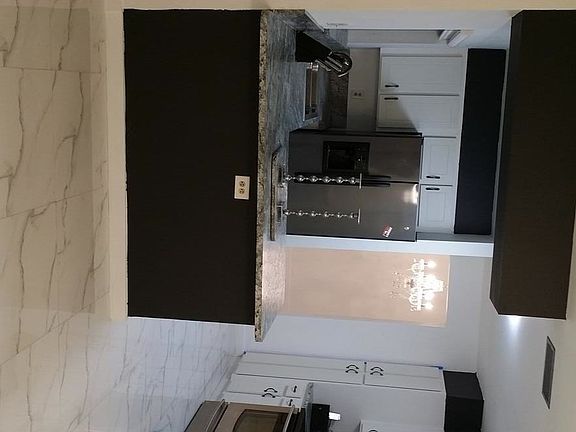 5th image of 900 NW 49th Ave #1