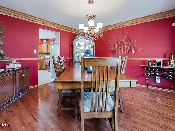 4th image of 73 Luise Cir