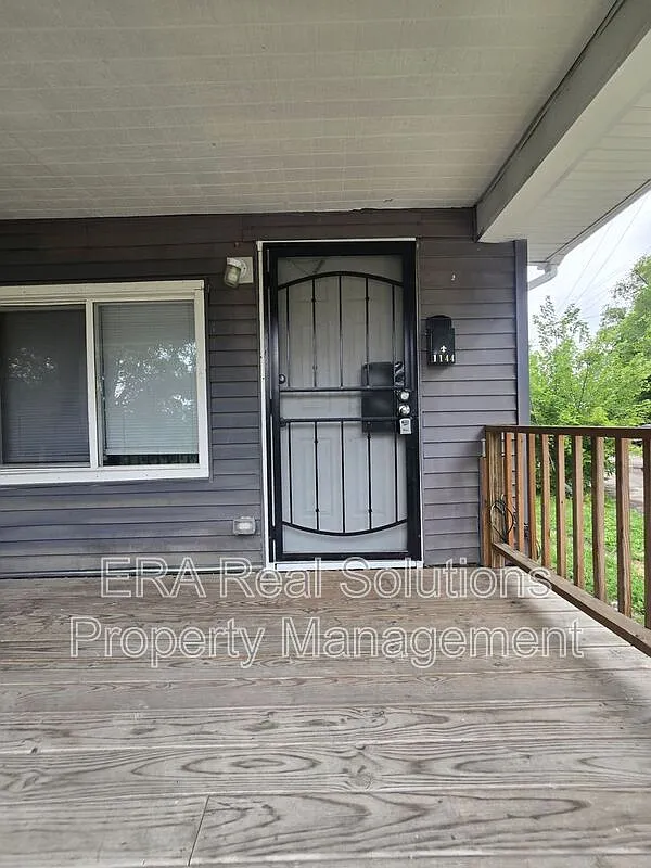 3 bed, 1.0 bath, 1172 sqft, $1,150 — Photo 2