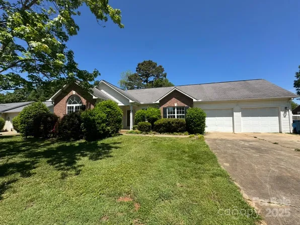 3240 Saint Vincent Dr, Claremont, NC 28610
