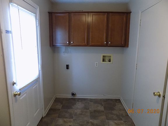 3rd image of 413 Julie Dr