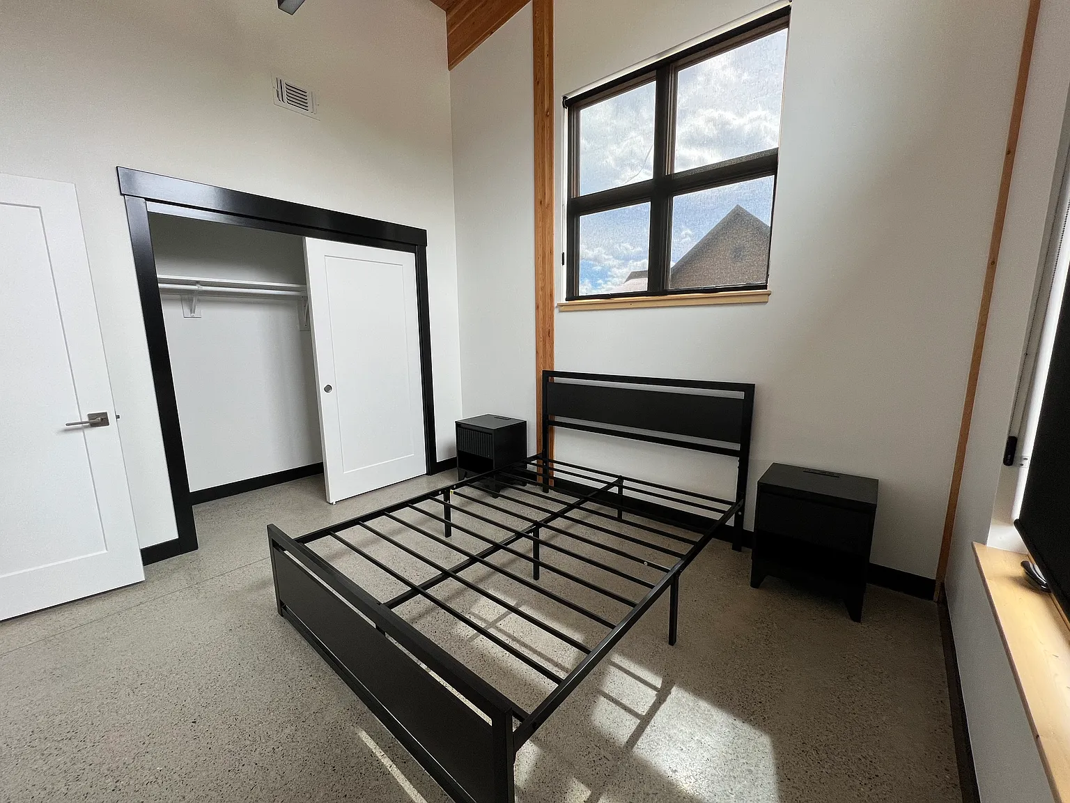2 bed, 900 sqft, $3,100 — Photo 4
