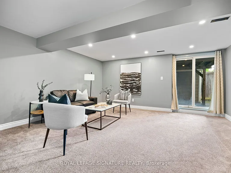 61 Thames Way — Photo 39