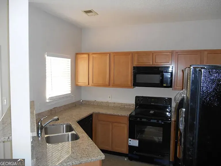 2306 Nicole Dr — Photo 3