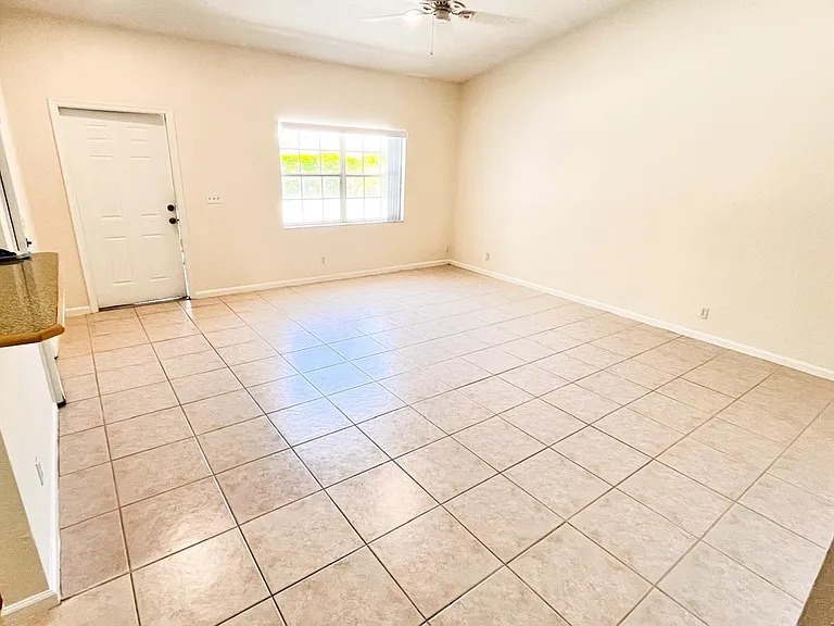 1440 Hawthorne Pl — Photo 5
