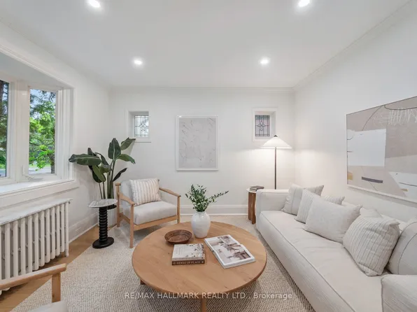 33 Mortimer Ave, Toronto, ON M4K 1Z9