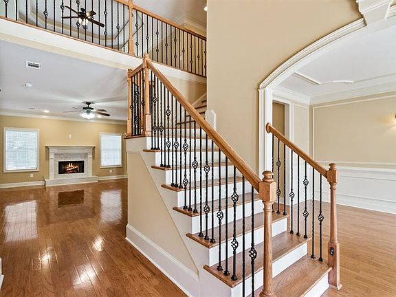 5th image of 396 Langshire Dr
