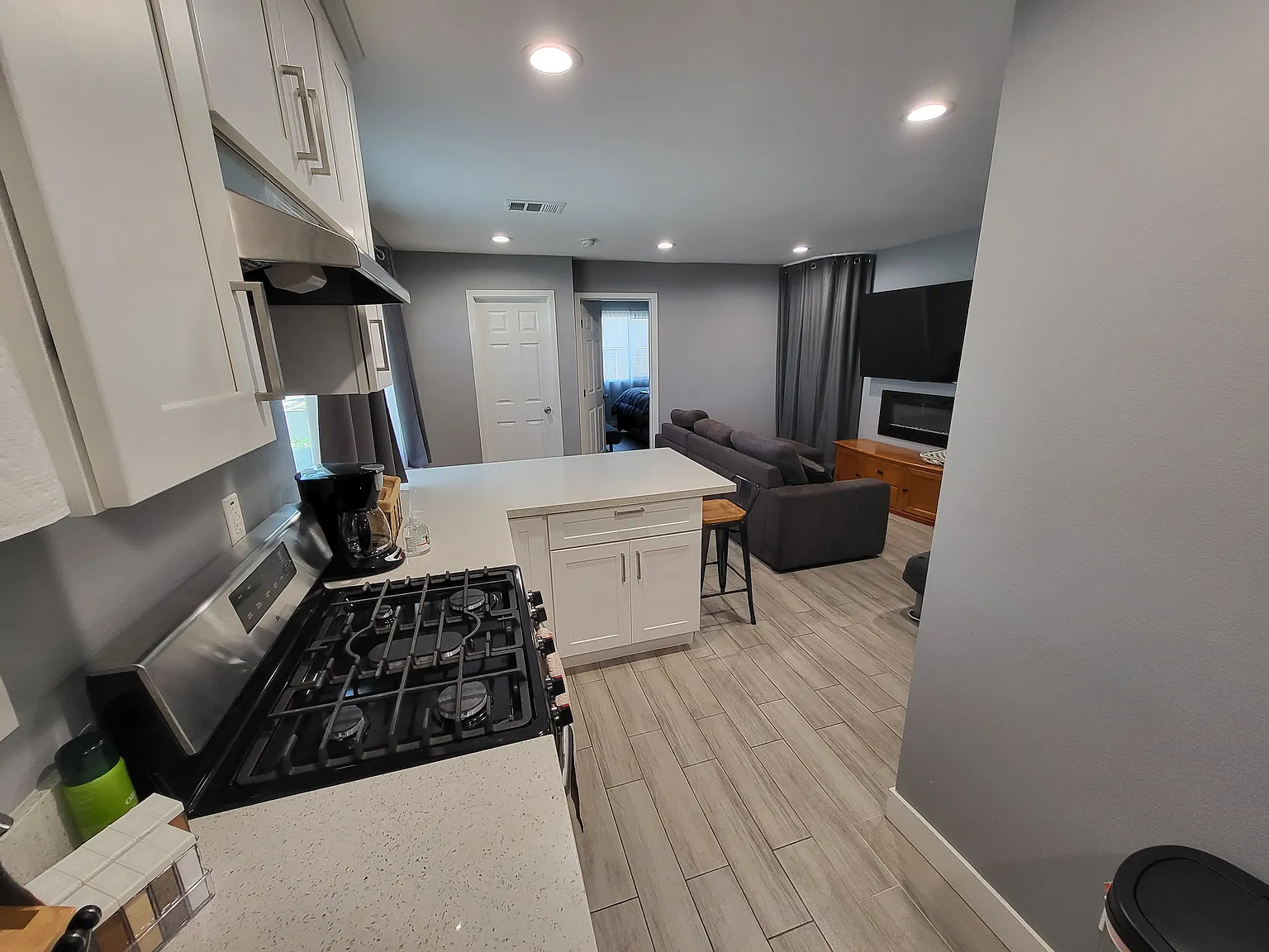 9680 Pacific Ave — Photo 4