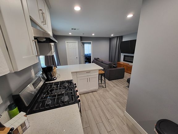 4th image of 9680 Pacific Ave