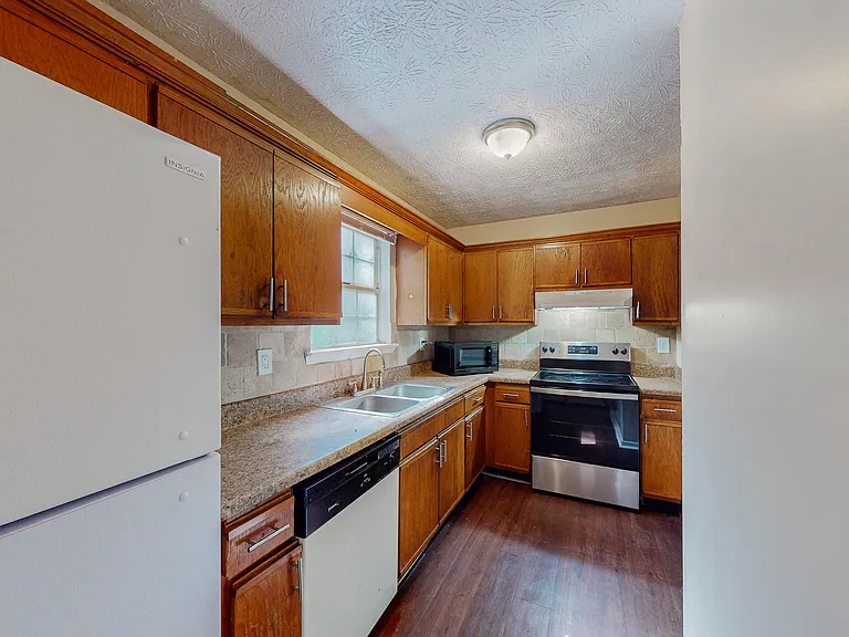 Carriage Ct — Photo 9