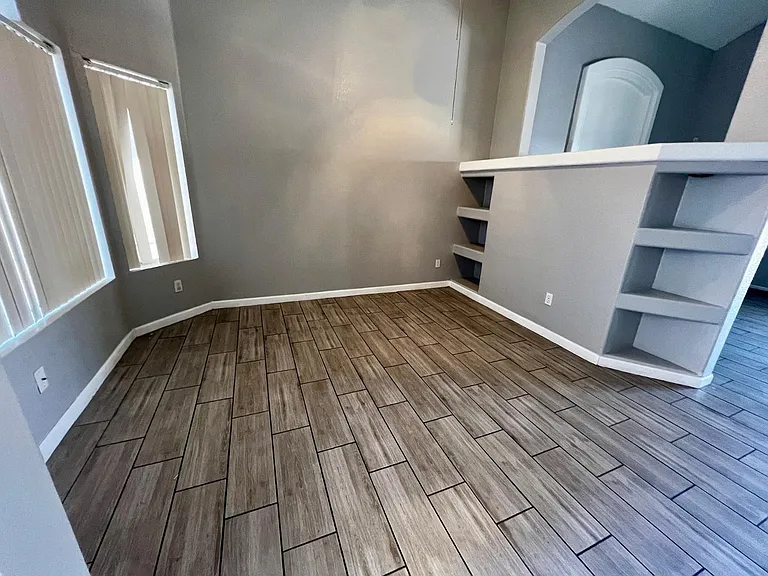 1631 N Garrett Dr — Photo 4