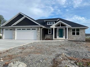 1325 Lucy Ln, De Pere, WI 54115