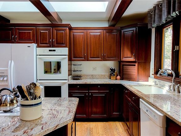 2nd image of 1376 New Seabury Ln