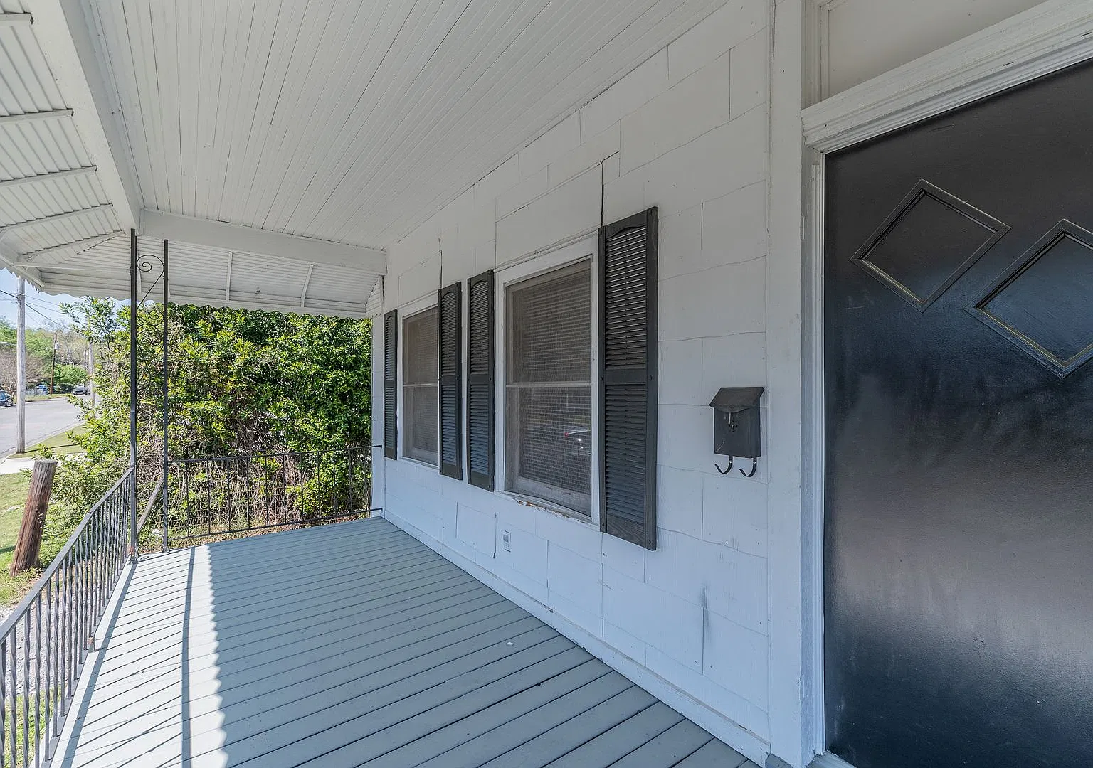 Newly Renovated 2 BD/ 2 BA home in available for rent! Vouchers Accepted! — Photo 4