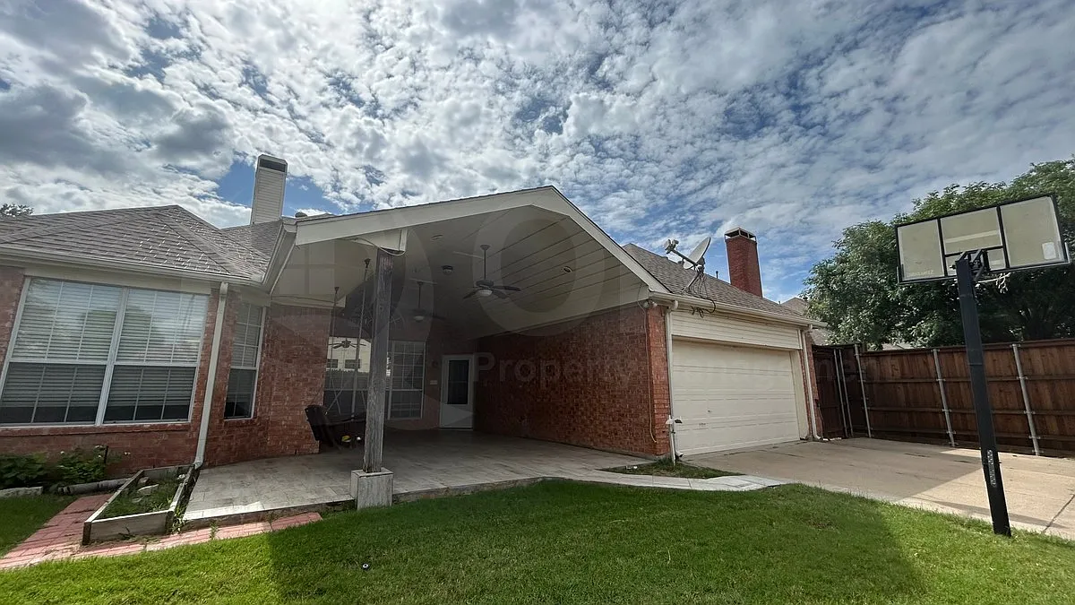 4 bed, 4.0 bath, 3343 sqft, $3,399 — Photo 4