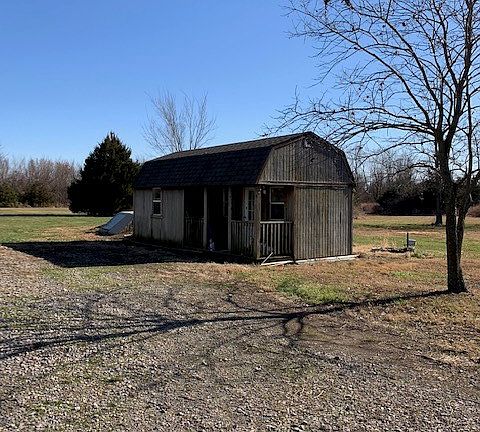 4th image of 1110 Windmill Ln