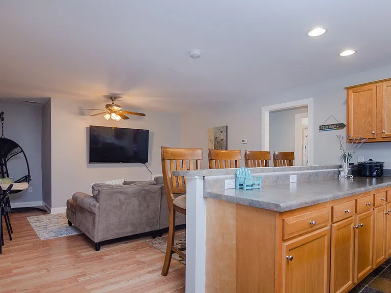 102 Moorefield Dr — Photo 11