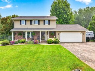 W7681 Hillwood Ct, Hortonville, WI 54944