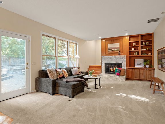 4th image of 4414 SW Eleanor Ln