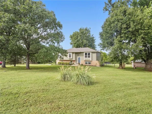20212 Golden Rd, Linwood, KS 66052