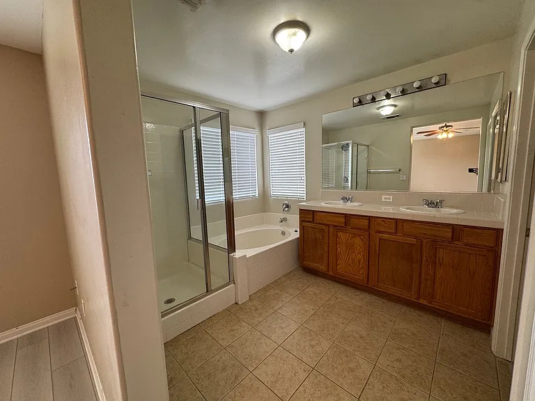 6417 Brewer Creek Dr — Photo 7