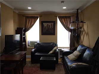 Rented by R New York