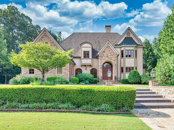 5575 Point West Dr, Oakwood, GA 30566