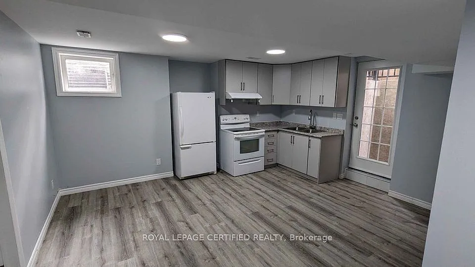 100 Chase Cres #Basement photo 1