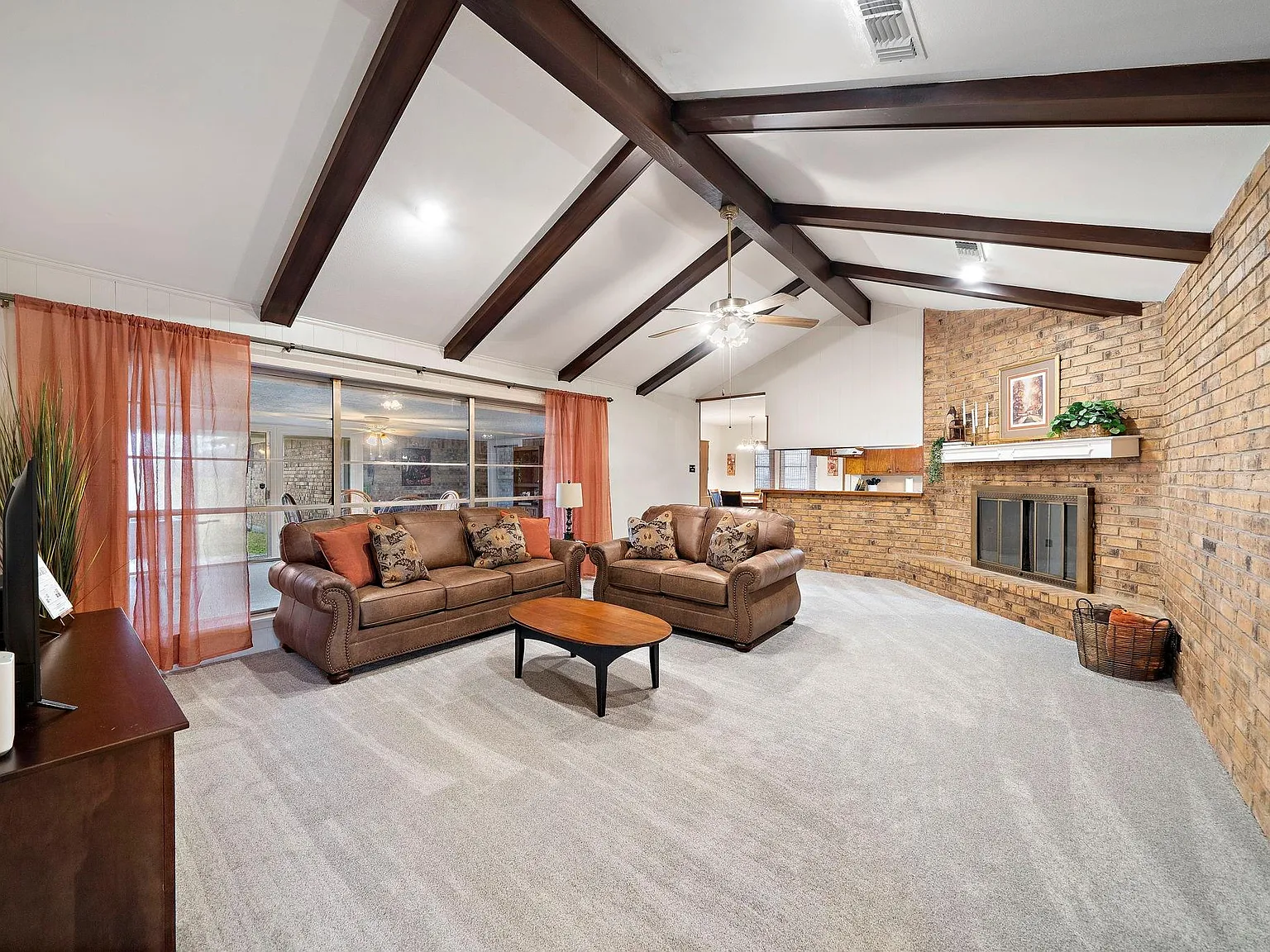 3 bed, 2.5 bath, 2732 sqft, $3,495 — Photo 3