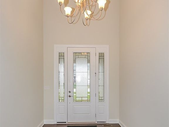 2-story foyer!