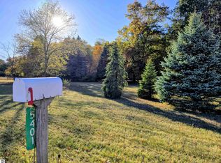 5401 N 23rd Rd, Mesick, MI 49668