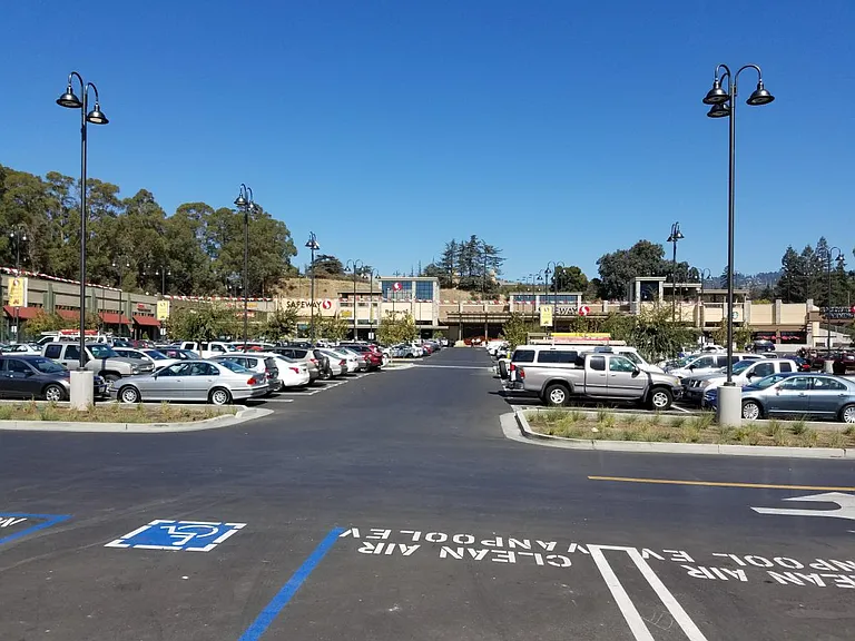 New Super Safeway Store At The Ridge