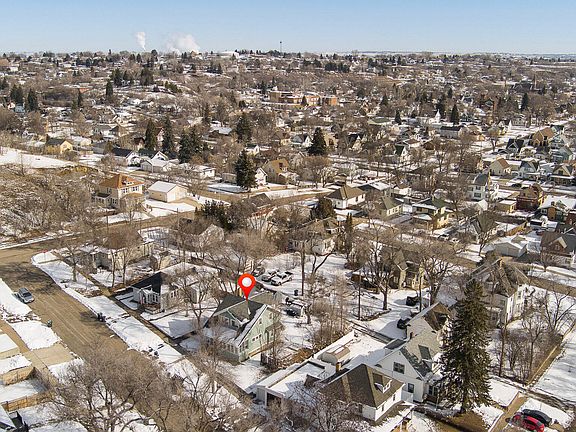 3rd image of 204 8th Ave NW