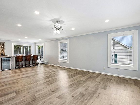 4th image of 1208 Barnes STREET