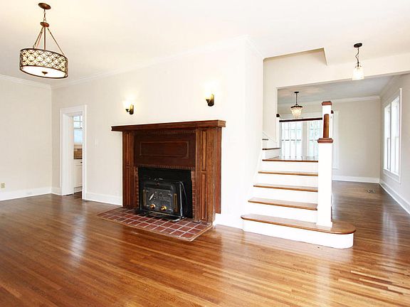 3rd image of 2829 Gibbs Dr