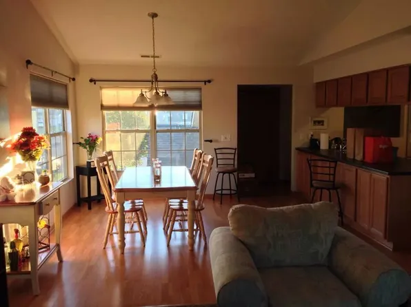 957 Arvle Cir, Sycamore, IL 60178