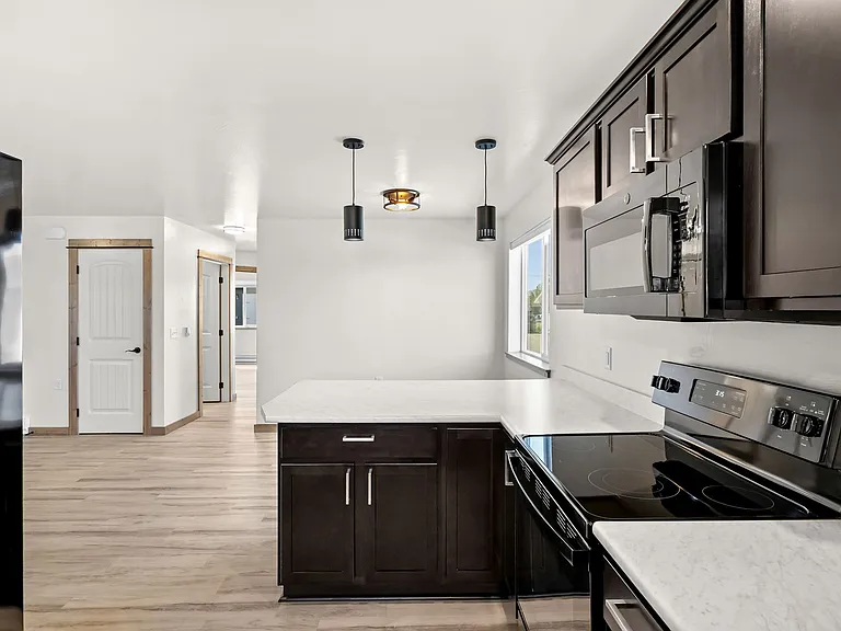 Pineview Apartments — Photo 6