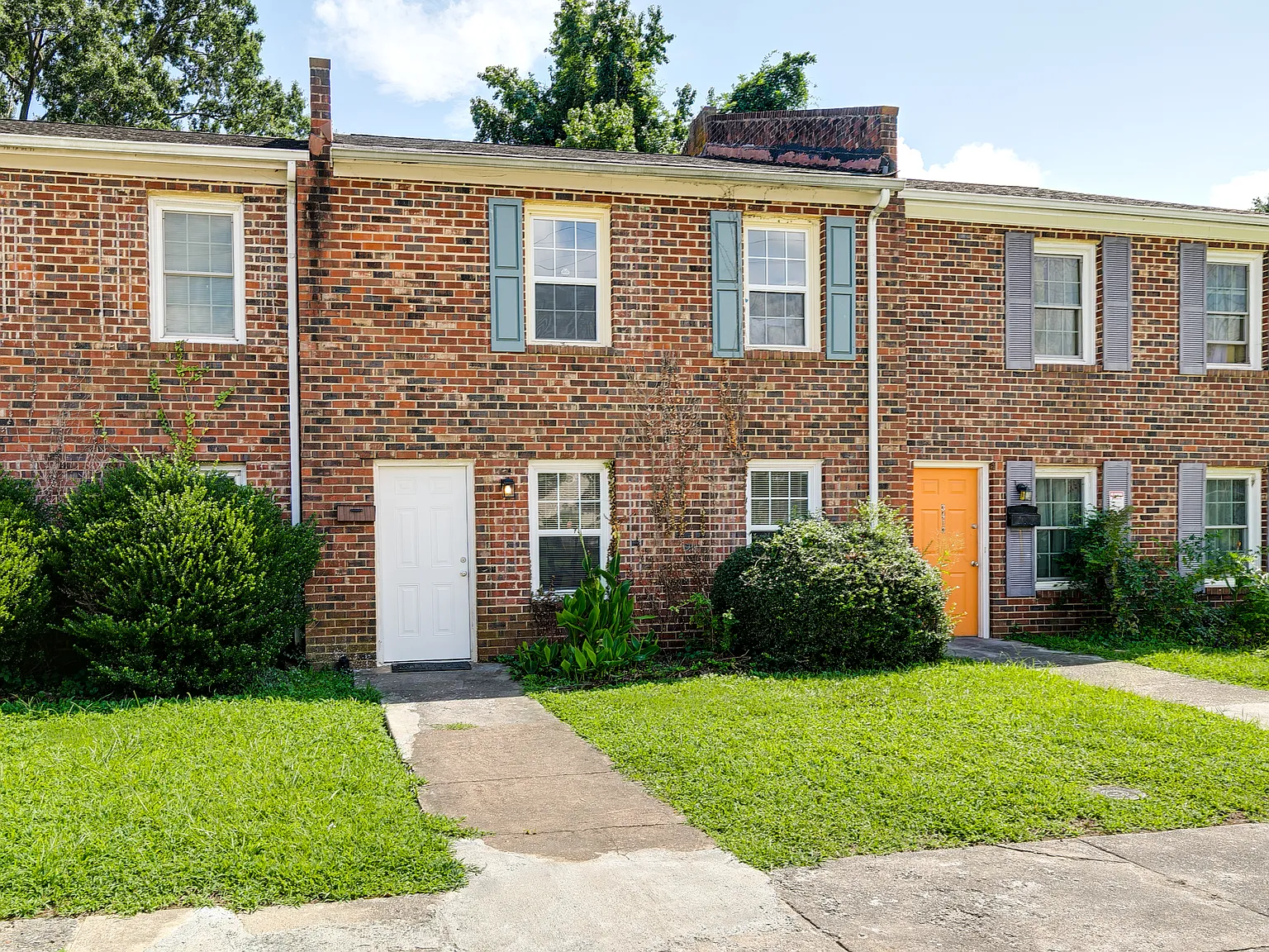 4 bed, 1.5 bath, 1372 sqft, $1,995 — Photo 2