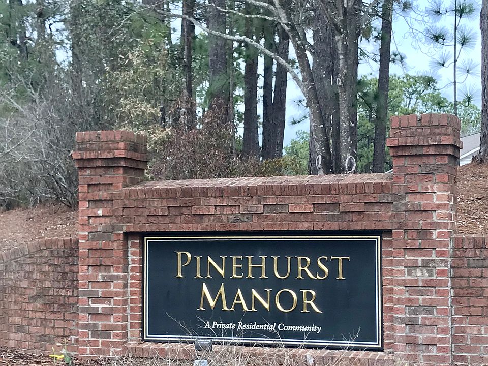 Entrance on 15/501