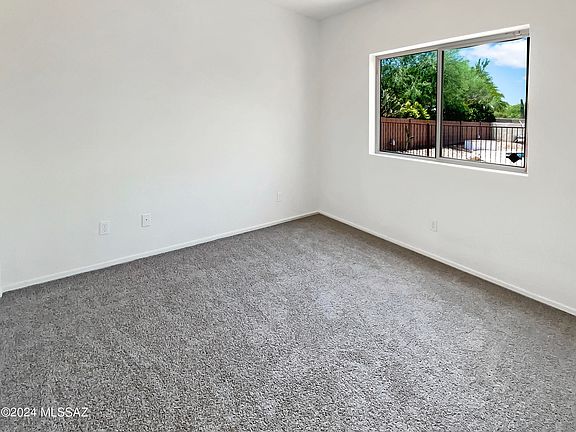 5th image of 784 E Hemet Pl
