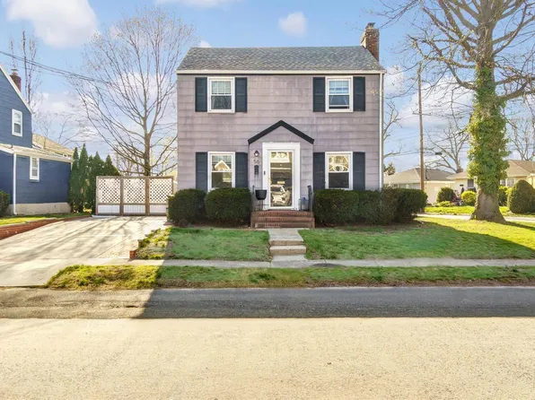 56 Winthrop Street, Lynbrook, NY 11563