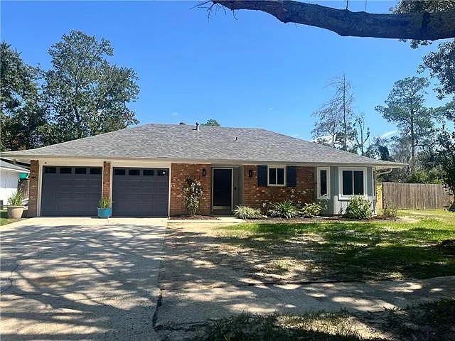 4 bed, 2.0 bath, 1800 sqft, $2,200 — Photo 2
