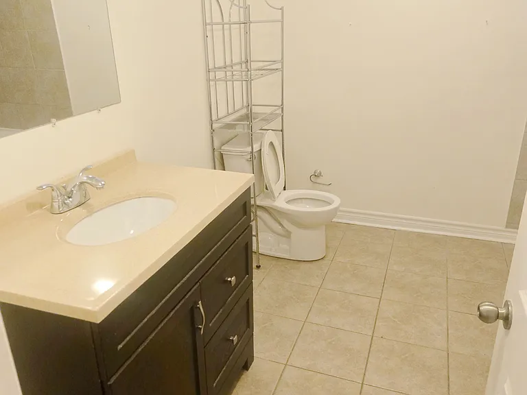 4594 Bismark Cres — Photo 9
