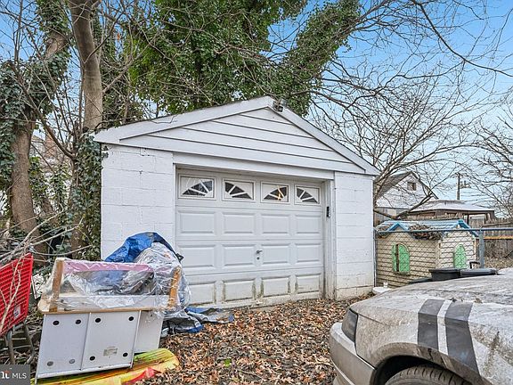 3rd image of 115 Evergreen Ave